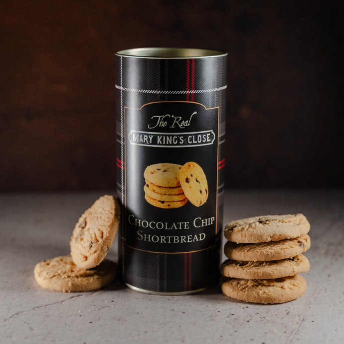 The Real Mary King's Close chocolate chip shortbread tub with shortbread biscuits piled on either side