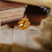 Load image into Gallery viewer, Gold crown ring